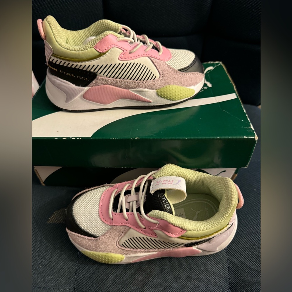 Toddler girl size 9 puma black/pink